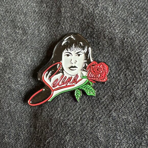 Selena Enamel Pin - Picture 1 of 1